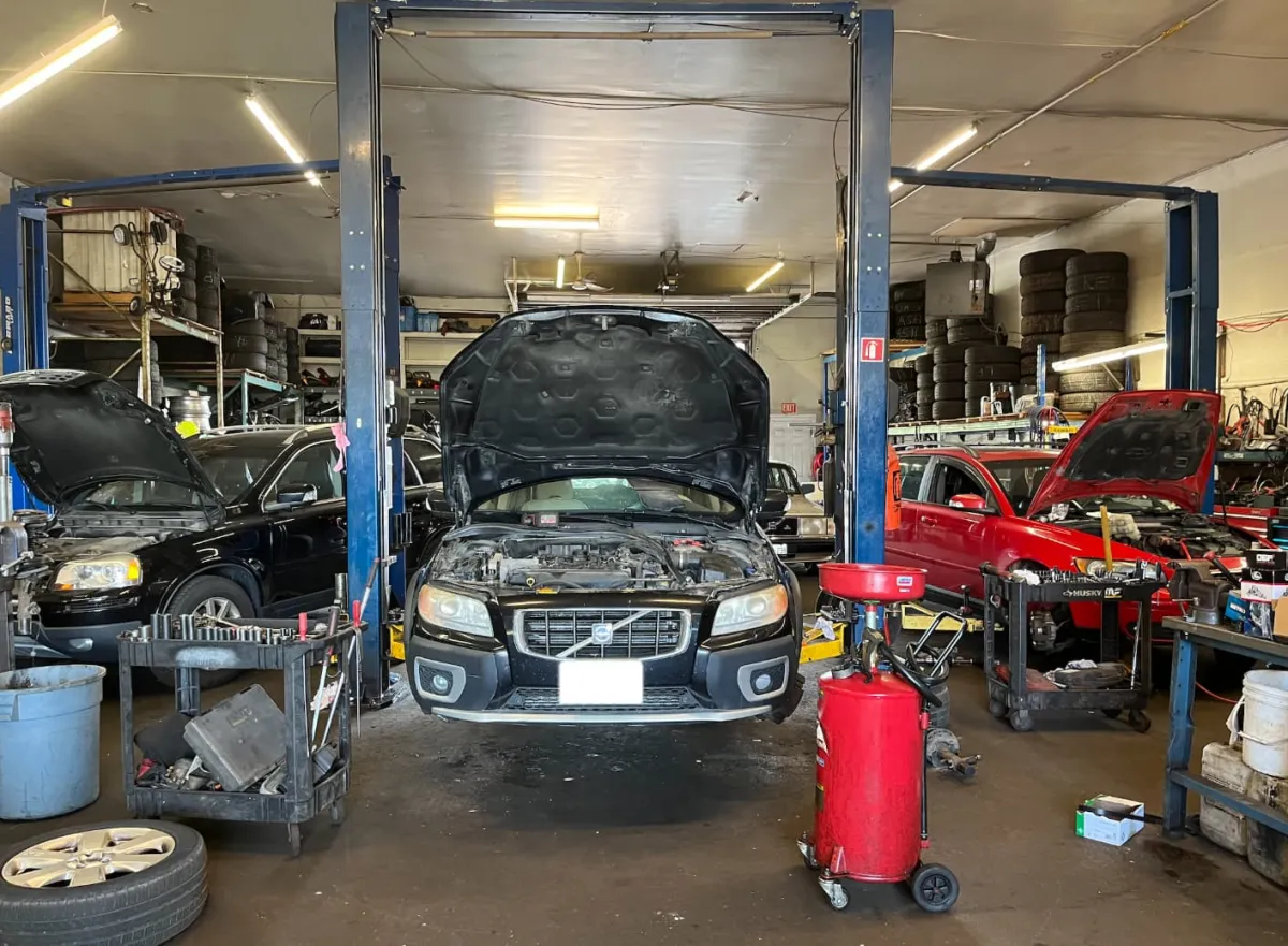 State-of-the-art Auto Service Garage in Mississauga